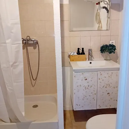 Heart Of Airport 15 Min By Bus, Apartment