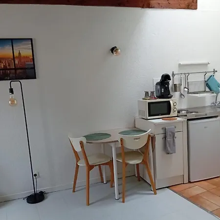 Heart Of Airport 15 Min By Bus, Apartment